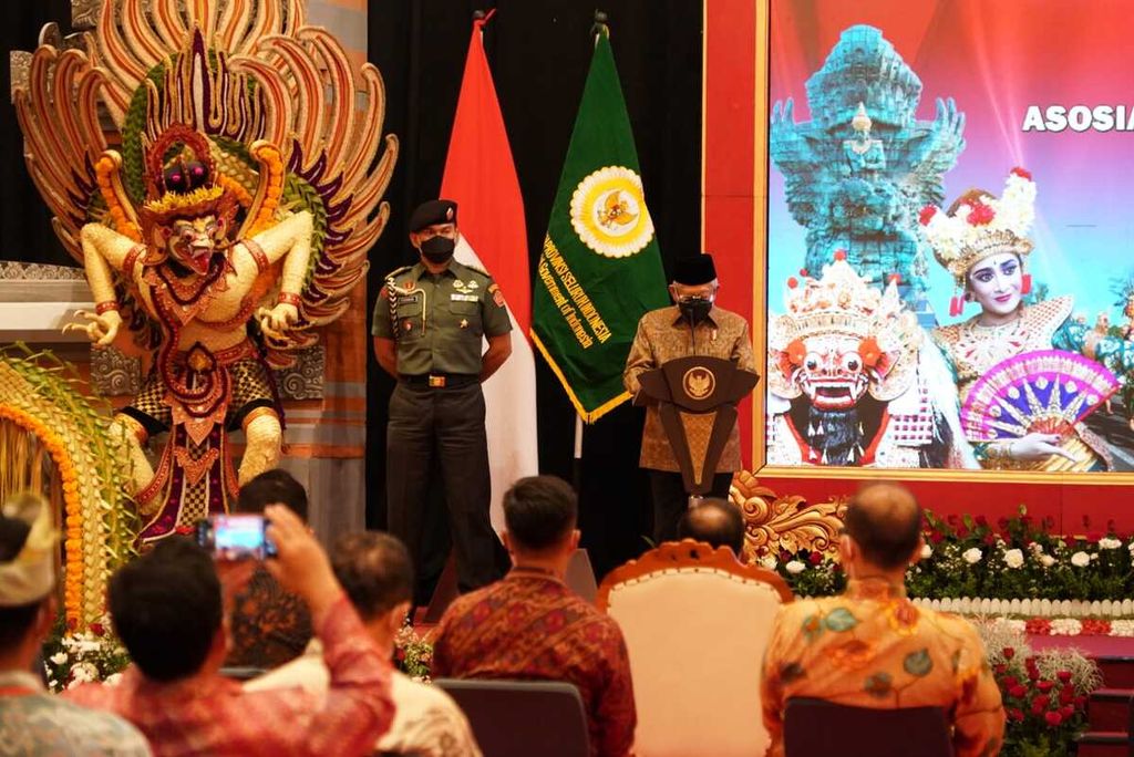Wakil Presiden Ma’ruf Amin saat membuka Rapat Kerja Nasional (Rakernas) Asosiasi Pemerintah Provinsi Seluruh Indonesia (APPSI) Tahun 2022 di Hotel Discovery Kartika Plaza, Kabupaten Badung, Provinsi Bali, Senin (9/5/2022) malam.