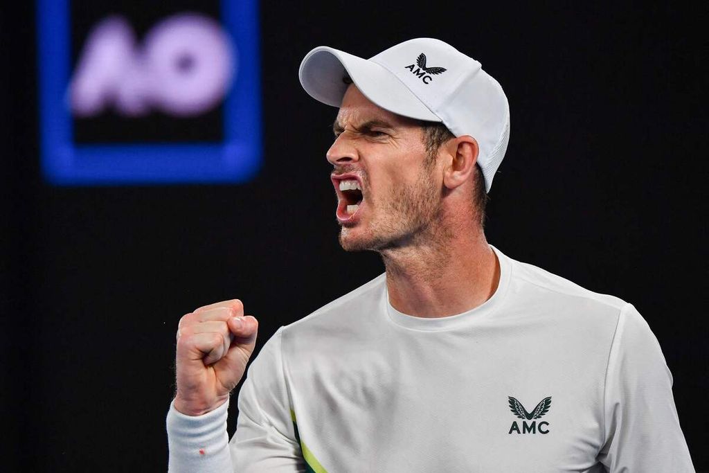 Reaksi petenis Inggris, Andy Murray, saat mendapat poin dalam pertandingan babak pertama Grand Slam Australia Terbuka di Melbourne Park, Selasa (17/1/2023).  