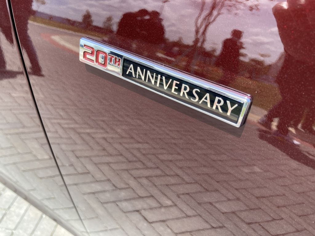 Emblem edisi spesial peringatan 20 tahun Mazda 6 diluncurkan di dunia disematkan pada Mazda 6 Artisan Red Premium. Dua model edisi terbatas Mazda, yakni Mazda CX-5 AWD dan Mazda 6 Artisan Red Premium, diuji singkat di kawasan BSD City, Tangerang, Banten, Selasa (7/3/2023).