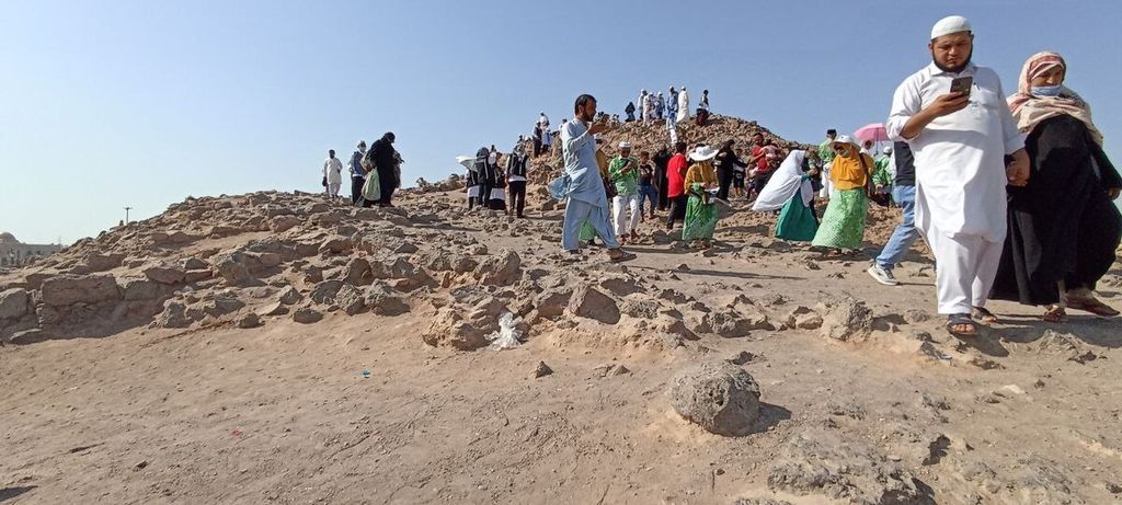 Bukit Pemanah di kawasan Jabal Uhud di pinggiran Kota Madinah, Arab Saudi, akhir Juli 2022. Bukit ini menjadi saksi kekalahan pasukan Islam dalam perang kedua melawan pasukan Quraisy dari Mekkah.