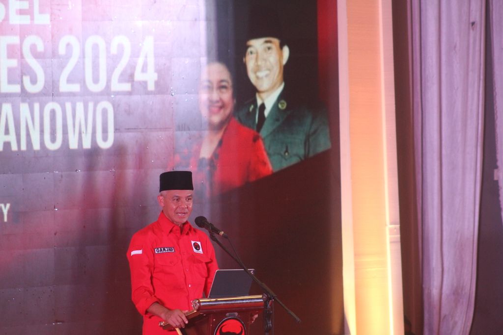 Bakal calon presiden dari Partai Demokrasi Indonesia Perjuangan (PDI-P) Ganjar Pranowo menghadiri Konsolidasi PDI-P Sumsel untuk pemenangan Pilpres 2024 di kompleks olahraga Jakabaring, Palembang, Sumatera Selatan, Sabtu (20/5/2023). 