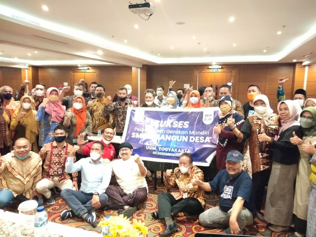 Sebanyak 21 SMK Pusat Keunggulan dari sejumlah daerah yang didampingi perguruan tinggi Univereitas Gadjah Mada berkumpul di Yogyakarta, 2-3 Desember 2021, untuk mendapat penguatan. Salah satunya belajar dari program SMK Mbangun Desa yang mendorong SMK untuk berkolaborasi dengan masyarakat dan pemerintah desa.