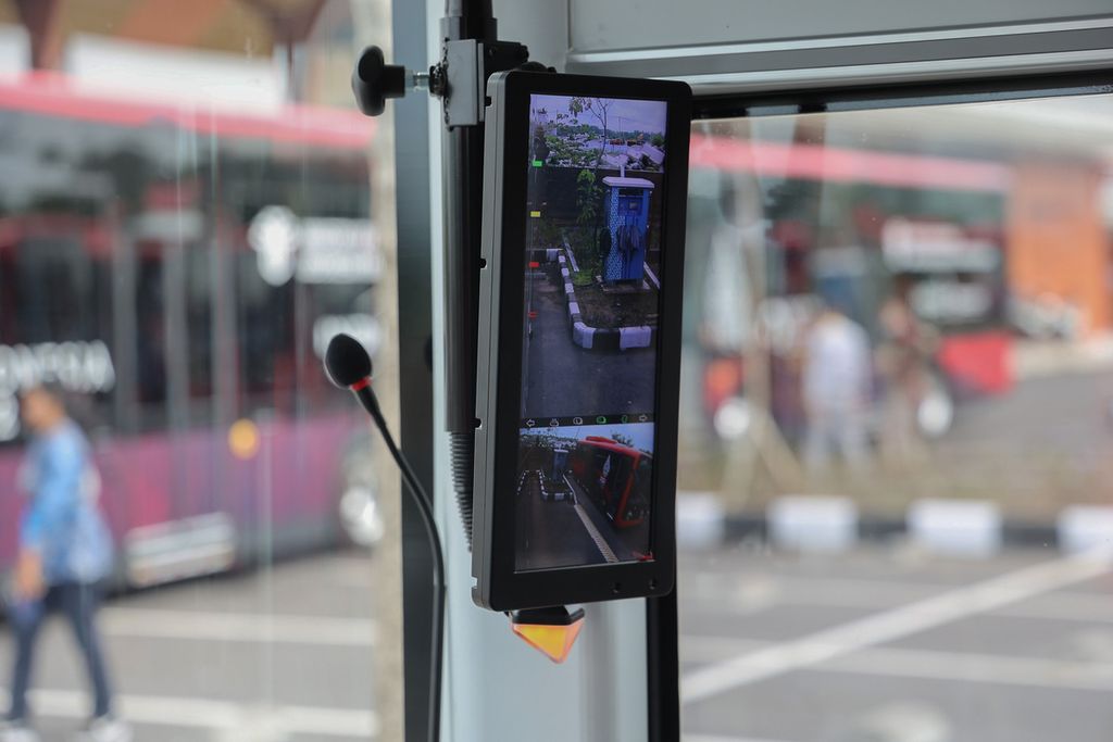 A digital mirror on a large-sized electric bus.