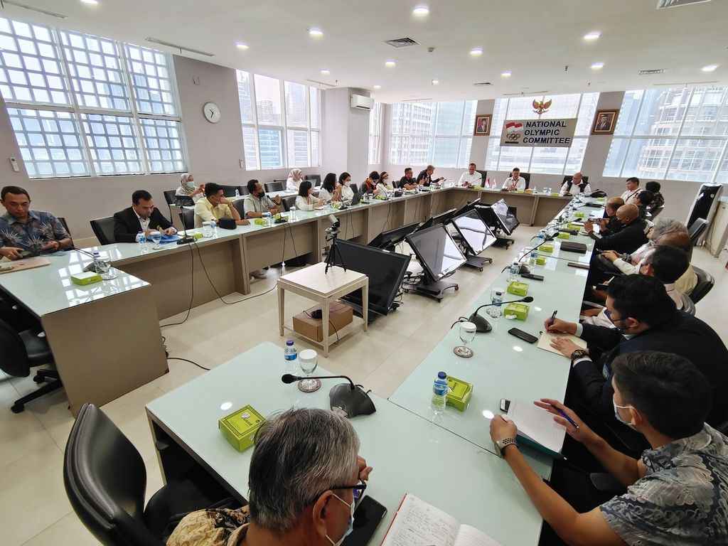 Rapat koordinasi antara Komite Olimpiade Indonesia (KOI) dan sejumlah pengurus induk cabang olahraga mengenai persiapan penyelenggaraan World Beach Games 2023 di Jakarta, Senin (12/9/2022). KOI minta pengurus cabang mulai menyiapkan diri menghadapi agenda padat pada 2023. 