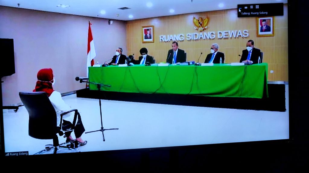 Tayangan sidang etik yang digelar Dewan Pengawas KPK di Gedung C1 Komisi Pemberantasan Korupsi (KPK), Kuningan, Jakarta, atas kasus pelanggaran etik Lili Pintauli Siregar, Senin (11/7/2022). 