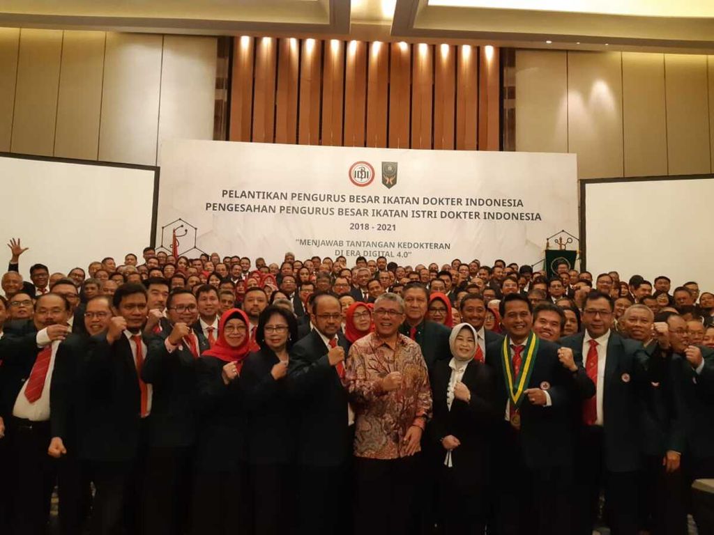 Pelantikan Pengurus Besar Ikatan Dokter Indonesia periode 2018-2021, di Jakarta, Sabtu (8/12/2018) Sekitar 250 dokter Pengurus Baru PB IDI mengucapkan sumpah pelantikan jabatan yang dipimpin oleh Ketua Umum PB IDI 2018-2021 Daeng M Faqih.