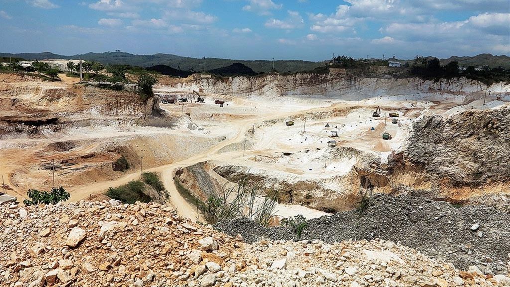 Kawasan Cekungan Air Tanah (CAT) Watuputih, Pegunungan Kendeng Utara, di Kabupaten Rembang, Jawa Tengah sejak tahun 1995 telah menjadi areal pertambangan. Hingga kini, sebanyak 21 perusahaan memegang izin usaha pertambangan (IPU) di kawasan itu. Tampak kondisi areal pertambangan pada, Juli 2017.