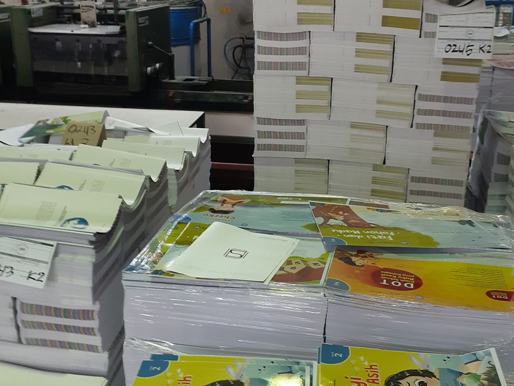 PT Gramedia di Cikarang, Kabupaten Bekasi, mencetak sekitar 4 juta eksemplar buku bacaan anak untuk mendukung Gerakan Literasi Nasional yang dilaksanakan Badan Pengembangan dan Pembinaan Bahasa, Kemdikbudristek, tahun 2022. Sebanyak 560 judul bacaan dapat dinikmati anak-anak usia dini dan SD di daerah 3T yang minim akses perpustakaan. 
