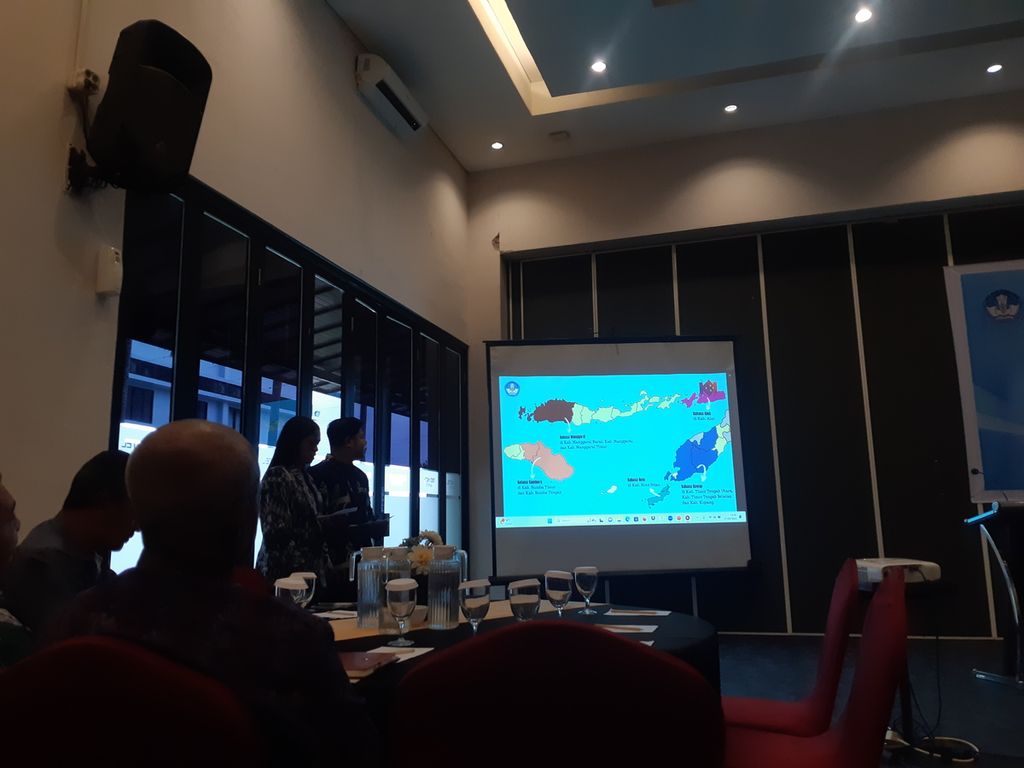 Tampilan layar berisi peta revitalisasi bahasa daerah di NTT saat dipaparkan dalam rapat koordinasi yang digelar Kantor Bahasa NTT di Kota Kupang, Senin (27/3/2023).