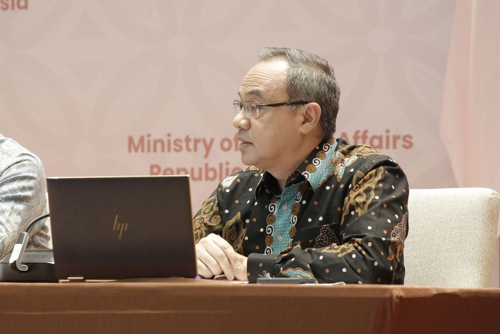 Juru Bicara Kementerian Luar Negeri, Teuku Faizasyah dalam konferensi pers bersama media nasional dan media asing terkait KUHP baru, Senin (12/12/2022)