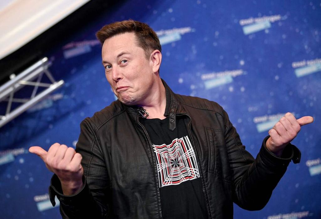 Dalam foto tanggal 1 Desember 2020 ini, pemilik SpaceX dan CEO Tesla, Elon Musk, berpose saat ia tiba di karpet merah pada upacara Axel Springer Awards di Berlin, Jerman. 