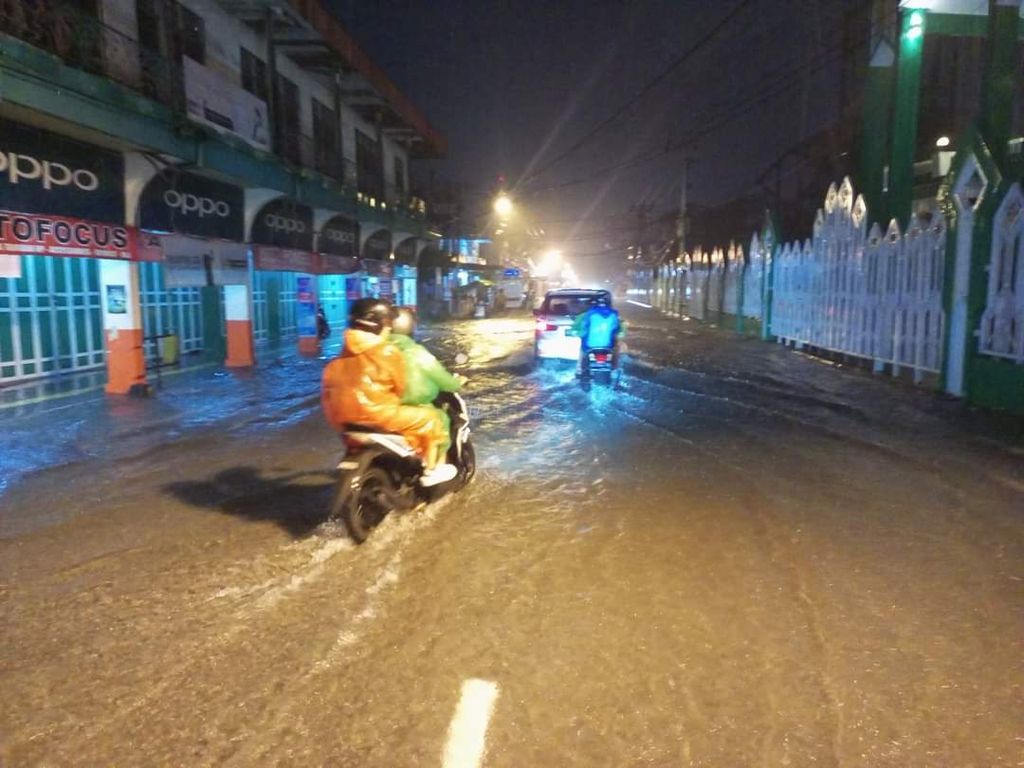 Banjir di Kota Singkawang, Kalimantan Barat, Minggu (6/11/2022).