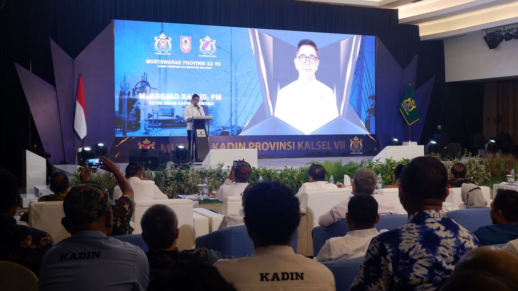 Peserta mengikuti acara pembukaan Musyawarah Provinsi VII Kamar Dagang dan Industri Indonesia (Kadin) Kalimantan Selatan di Banjarmasin, Senin (12/9/2022).