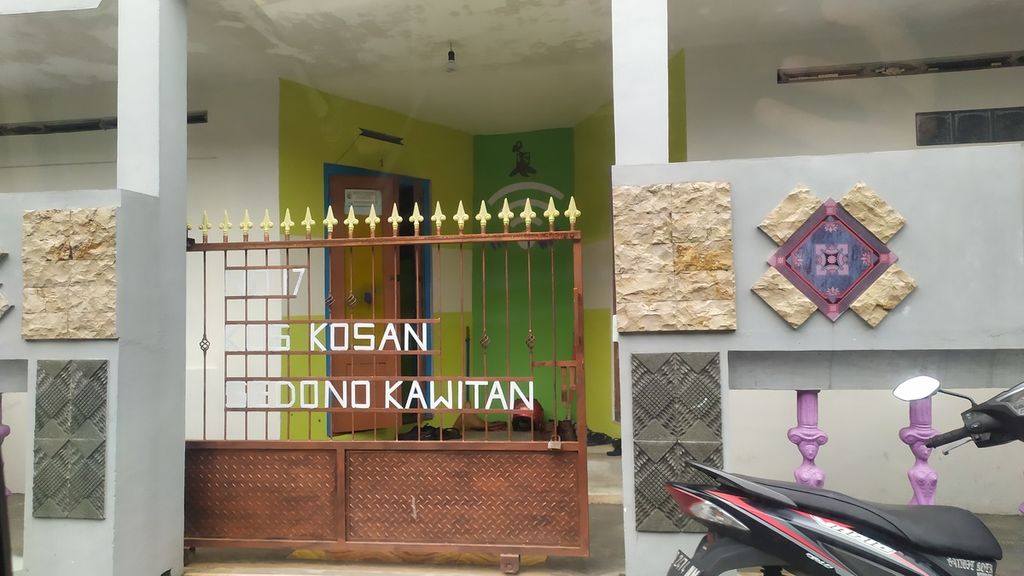 Sebuah rumah di wilayah Kasongan, Kabupaten Bantul, Daerah Istimewa Yogyakarta pernah menjadi tempat kos Faris Ahmad Faza (31). Faza tidak lagi menempati rumah ini.