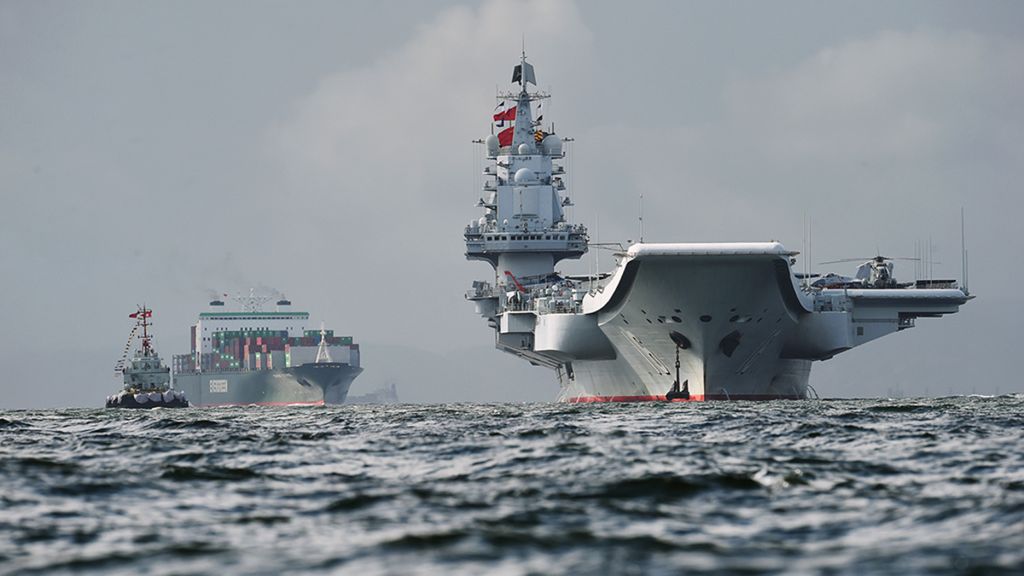 Kapal induk milik Angkatan Laut China, Liaoning, tiba di Hong Kong pada 7 Juli 2017, kurang dari sepekan setelah kunjungan Presiden Xi Jinping ke daerah administrasi khusus tersebut.