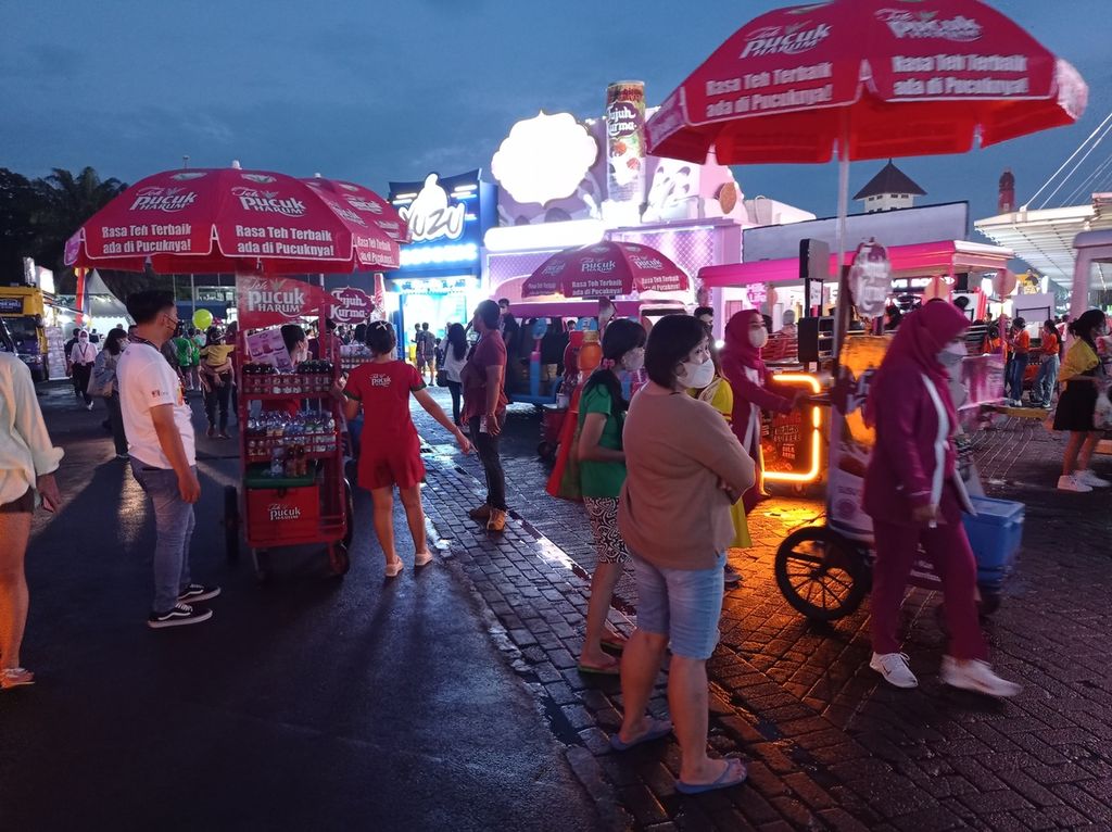 Suasana di Jakarta Fair Kemayoran atau Pekan Raya Jakarta di Jakarta International Expo, Kemayoran, Jakarta, Kamis (9/6/2022).