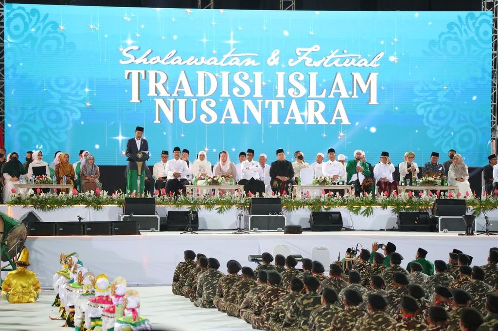Presiden Joko Widodo saat menghadiri Festival Tradisi Islam Nusantara di Banyuwangi, Jawa Timur, Senin (9/1/2023) 