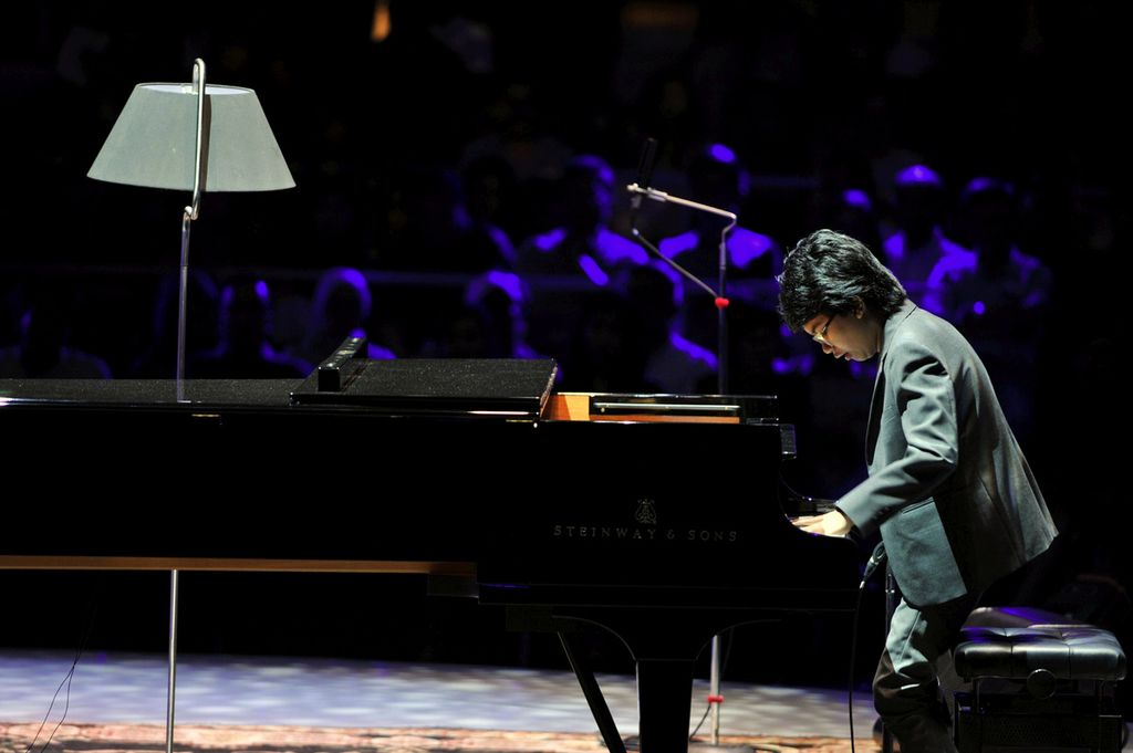 Pianis muda Joey Alexander tampil di Jakarta International Expo, Kemayoran, Jakarta, Minggu (22/5). Ini adalah konser perdana pianis berusia 11 tahun yang menjadi nomine Grammy Awards 2016 di Tanah Air.