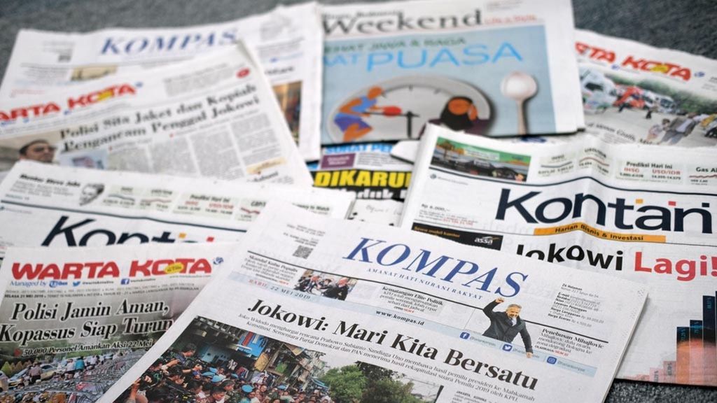 Foto tumpukan sejumlah koran yang terbit di Jakarta, Rabu (22/5/2019). Di tengah gempuran media sosial, media arus utama saat ini masih menjadi acuan informasi bagi warga.