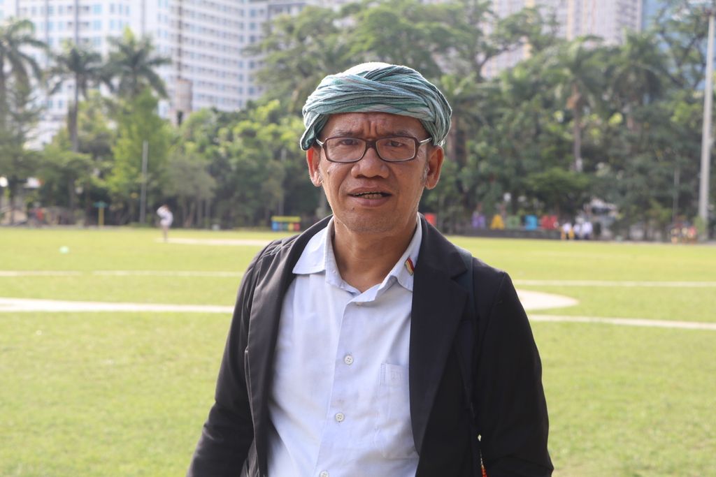 Miduk Hutabarat (51) di Lapangan Merdeka Medan, Sumatera Utara, Rabu (6/4/2022). Miduk bersama Koalisi Masyarakat Sipil (KMS) Medan-Sumut memperjuangkan penyelamatan Lapangan Merdeka Medan hingga menjadi cagar budaya. 