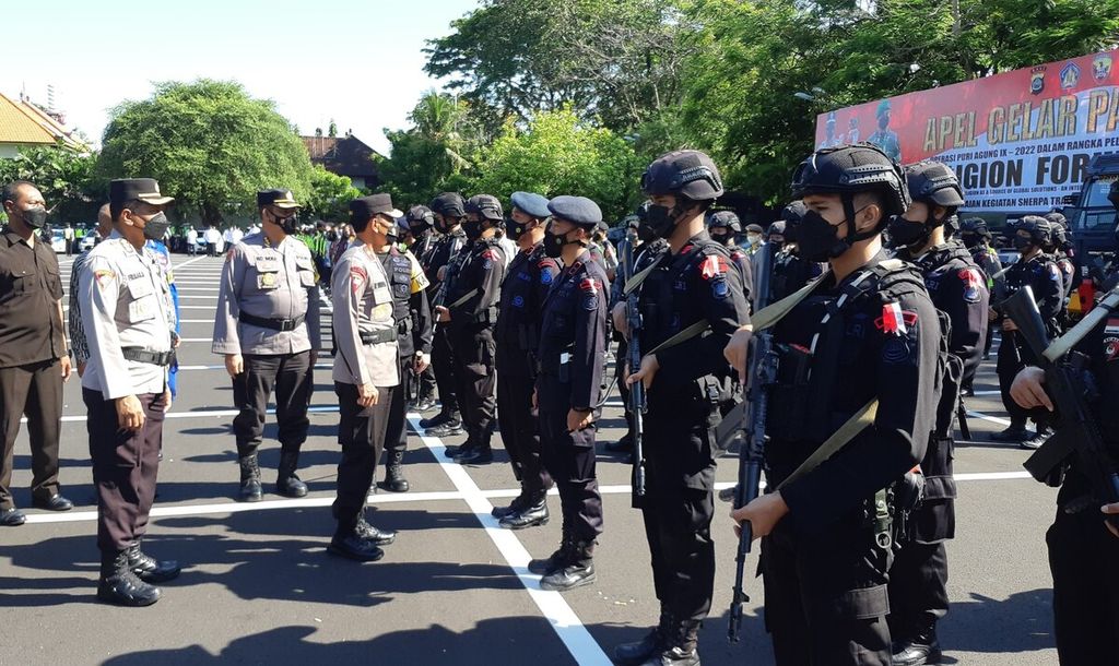 Kepolisian Daerah Bali menggelar Operasi Puri Agung IX 2022 dalam rangka pengamanan kegiatan pertemuan pimpinan dan tokoh agama dunia Religion of Twenty (R20) di Nusa Dua, Badung, Bali, Selasa (1/11/2022). 