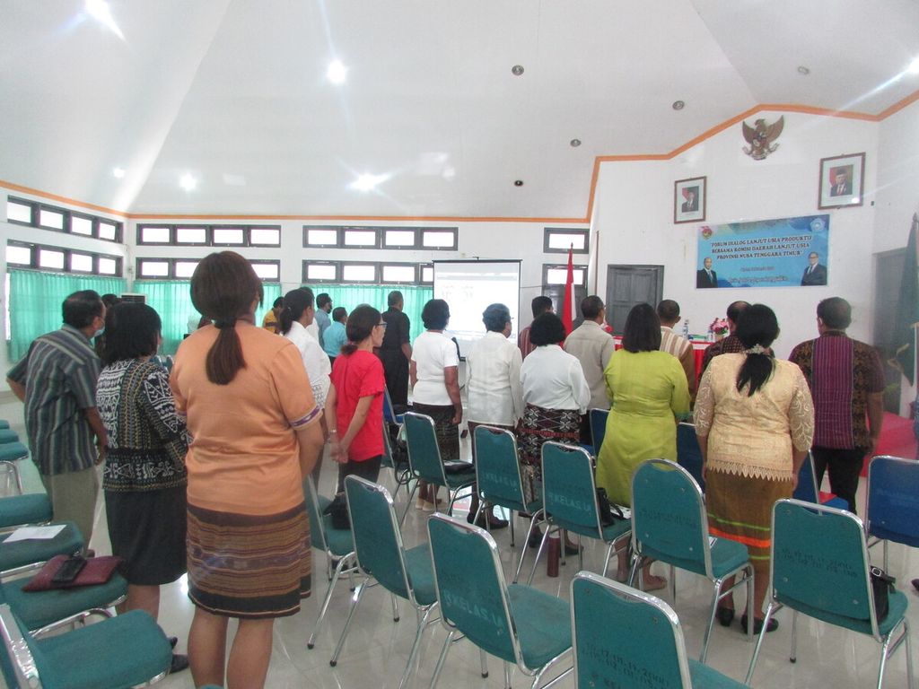 Para peserta forum dialog warga lansia dengan Pemerintah Provinsi NTT yang diselenggarakan Komda Lansia NTT di Kupang, Rabu (30/11/2022). Peserta dialog ini semuanya pensiunan PNS dan petugas urusan agama.
