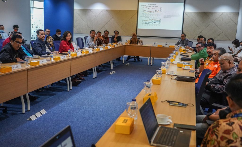 Meeting and discussion of a number of the Chairpersons of the Election Winning Body (Bapilu) of political parties with the editorial staff of Kompas Daily and Kompas R&D regarding the results of the Kompas Research and Development national leadership survey at the Kompas Tower, Jakarta, Thursday (3/11/2022).