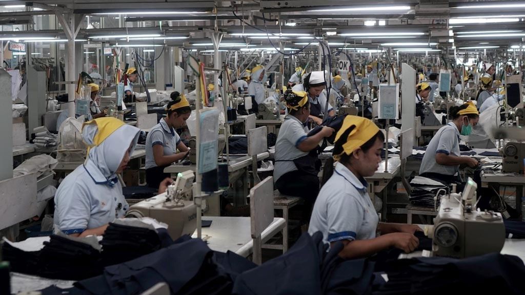 Aktivitas produksi divisi garmen PT Sri Rejeki Isman Tbk atau Sritex di Sukoharjo, Jawa Tengah, Rabu (13/2/2019). Industri tekstil dan produk tekstil masih memiliki peluang luas di pasar dalam negeri dan ekspor, tetapi menghadapi tantangan efisiensi dan persaingan global.