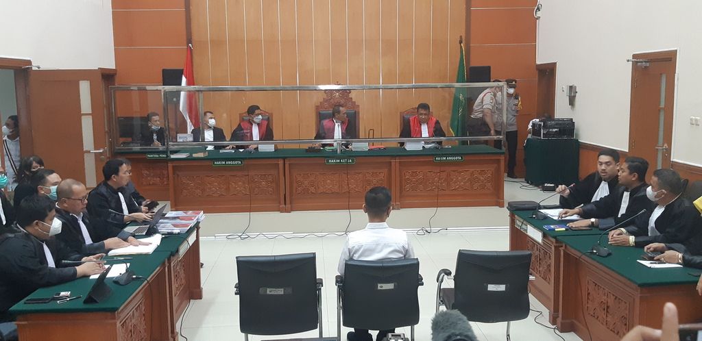 Trial with the agenda of the prosecutor's charge against the defendant AKBP Dody Prawiranegara at the West Jakarta District Court, Monday (27/3/2023).