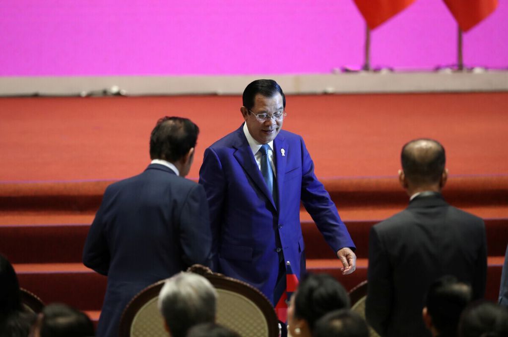 Perdana Menteri Kamboja Hun Sen menghadiri Upacara Pembukaan KTT ASEAN Ke-35 di Bangkok, Thailand, 3 November 2019.