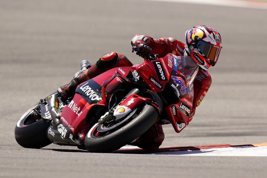 Pebalap tim Ducati Jack Miller memacu motor pada sesi kualifikasi MotoGP seri Amerika Serikat, Sabtu (9/4/2022) di Sirkuit Amerika, Austin, Texas. 