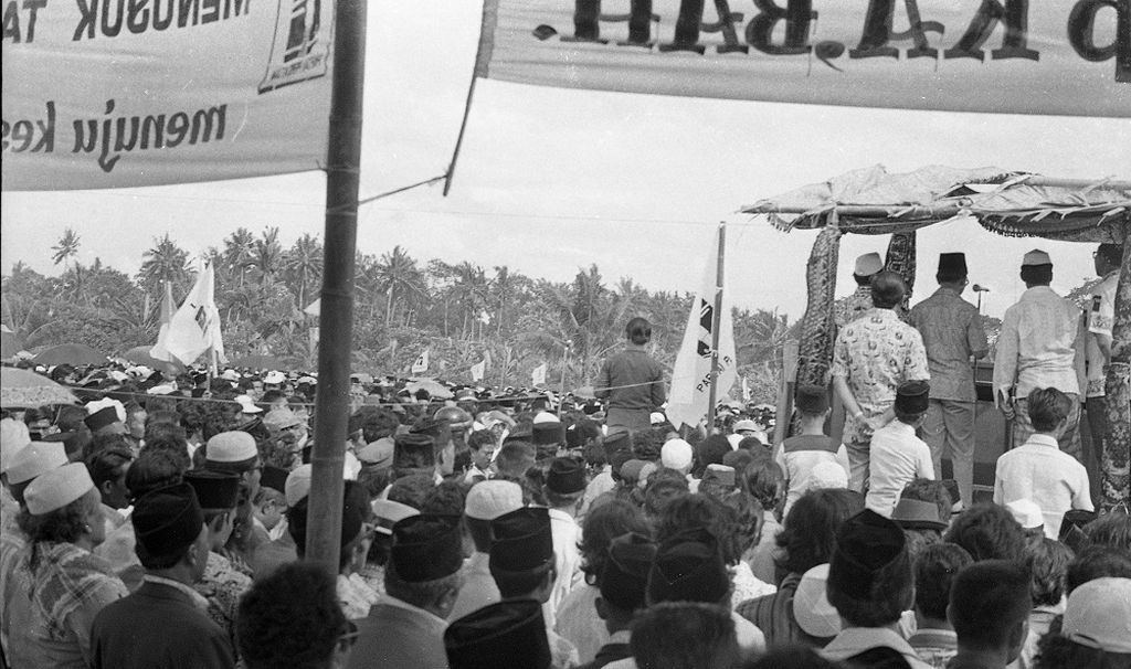 Di Kecamatan Kediri, Lombok Barat, PPP melakukan kampanye, Jumat siang (25/3/1977).