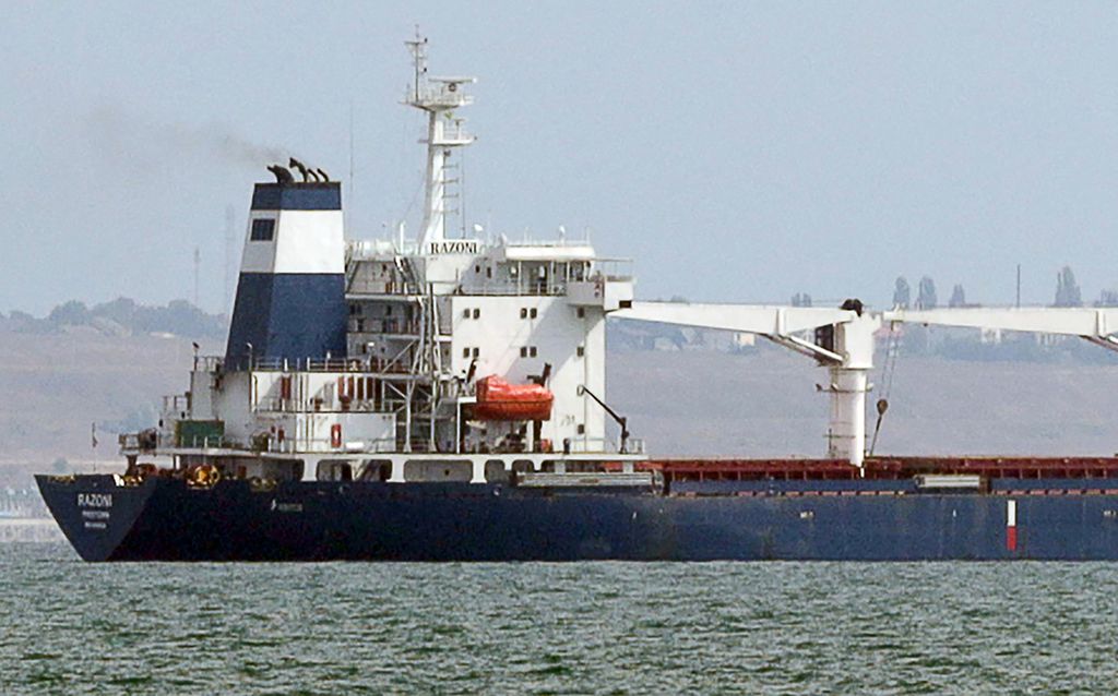 Kapal M/V Razoni membawa 26.000 ton jagung meninggalkan pelabuhan Odesa di Ukraina menuju Tripoli, Lebanon, 1 Agustus 2022. Ini merupakan kapal pertama yang bisa mengeluarkan ekspor biji-bijian Ukraina di bawah Inisiatif Gandum Laut Hitam pada 22 Juli 2022. 