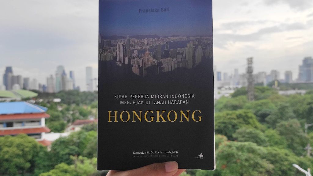 Halaman muka buku berjudul <i>Kisah Pekerja Migran Indonesia Menjejak di Tanah Harapan: Hongkong</i>