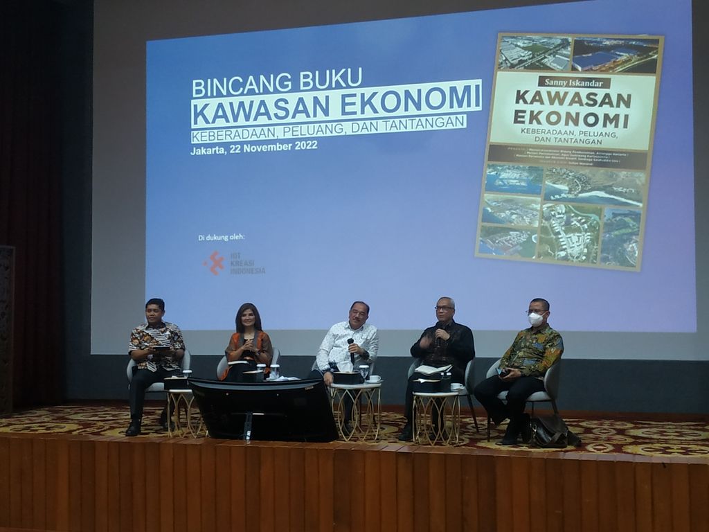 Suasana acara Bincang Buku Kawasan Ekonomi: Keberadaan, Peluang, dan Tantangan di Kementerian Koordinator Bidang Perekonomian, Jakarta, Selasa (22/11/2022).