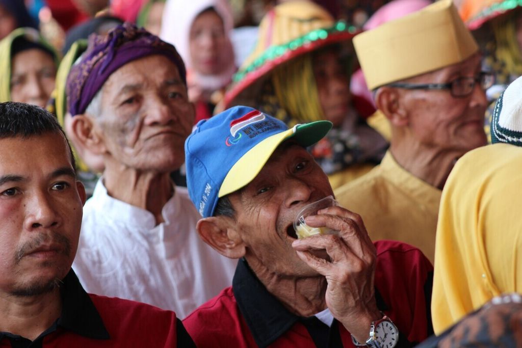 Warga lanjut usia menghadiri peringatan Hari Lanjut Usia Nasional di Monumen Perjuangan Rakyat Jawa Barat, Kota Bandung, Jawa Barat, Rabu (10/7/2019). 