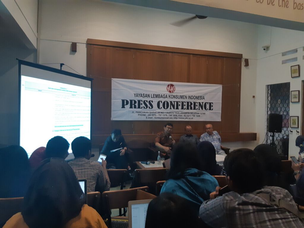 Yayasan Lembaga Konsumen Indonesia menggelar konferensi pers terkait refleksi pengendalian tembakau 2018 di Jakarta Pusat, Jumat (11/1/2019).
