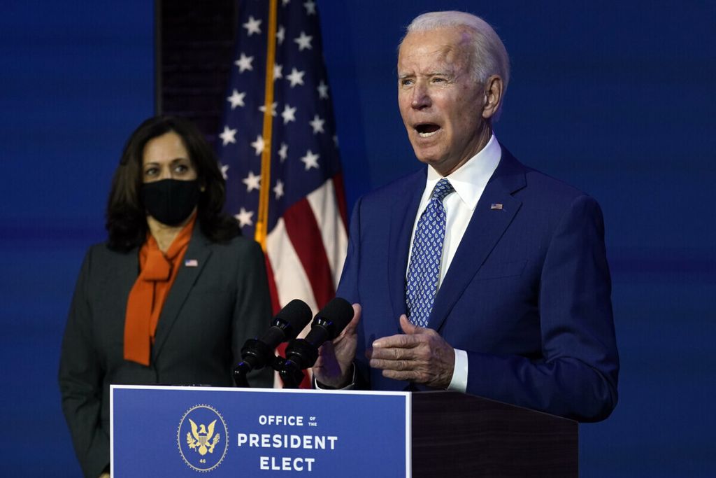 Presiden Amerika Serikat Joe Biden berbicara di Wilmington, Negara Bagian Delaware, AS, Senin (9/11/2020), didampingi Wakil Presiden AS Kamala Harris. 