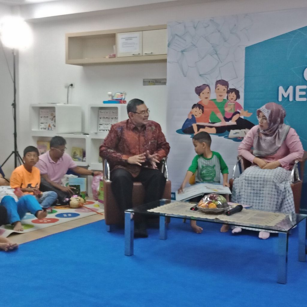 Direktur Pembinaan Pendidikan Keluarga Kemendikbud Sukiman (kiri) menyatakan, keluarga punya peran penting untuk membentuk sikap anak yang antiradikalisme dan intoleran.