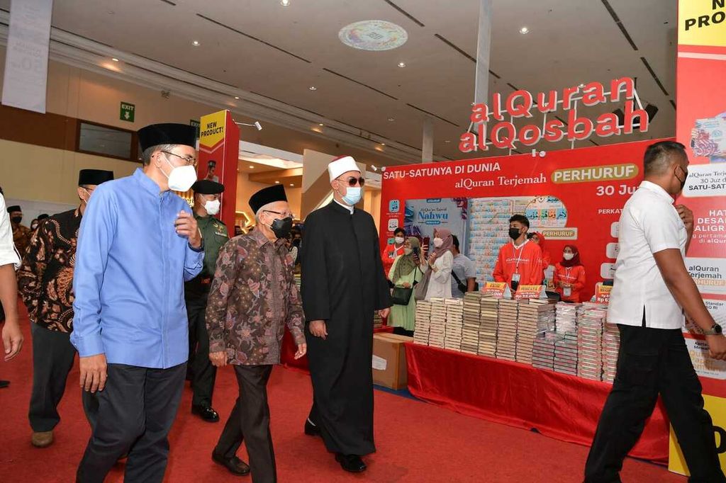 Wakil Presiden Ma’ruf Amin menghadiri acara Diskusi Panel tentang “Persaudaraan dan Konsistensi” pada Islamic Book Fair 2022 yang diselenggarakan oleh Majelis Hukama Al-Muslimin di Hall A Jakarta Convention Center, Jakarta Pusat, Jumat (05/08/2022).