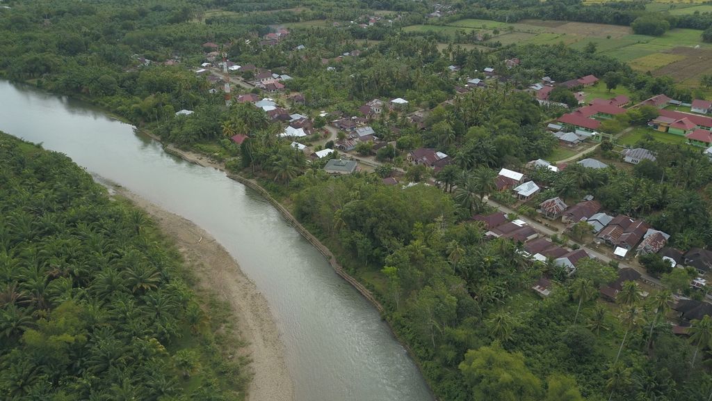 Nagari (Village) Kampung Tengah Tapan, South Coast, West Sumatra, Saturday (7/5/2022). In December 2021 this village was hit by a flood. 