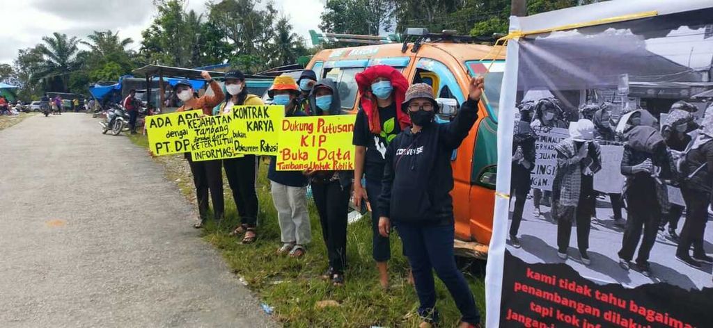 Masyarakat sekitar pertambangan seng PT Dairi Prima Mineral (DPM) berunjuk rasa di Kabupaten Dairi, Sumatera Utara, Rabu (29/6/2022).
