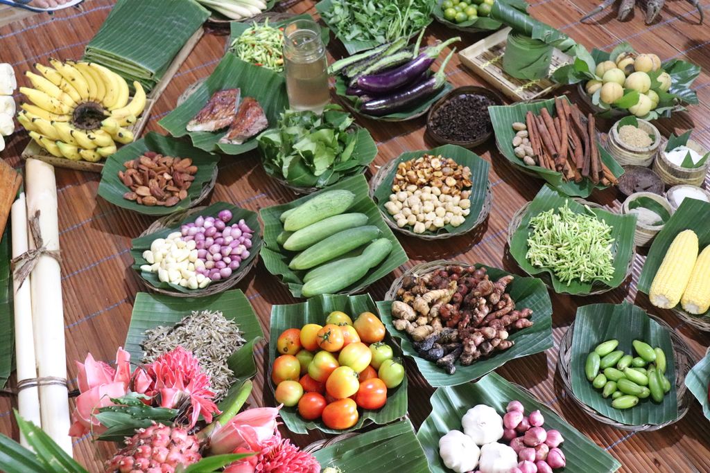 Tampak sejumlah rempah dan bahan makanan yang oleh Komunitas Cengkeh Afo dan Rempah Gamala diracik untuk pembuatan makanan tradisional di Kelurahan Tongole, Kecamatan Ternate Tengah, Kota Ternate, Maluku Utara, Selasa (29/3/2022).
