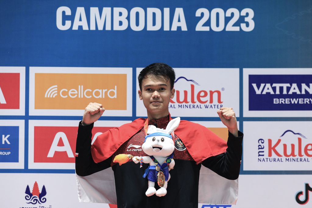 Tunggal putra Christian Adinata merebut medali emas SEA Games Kamboja 2023 di Kompleks Olahraga Morodok Techo, Phnom Penh, Selasa (16/5/2023). 