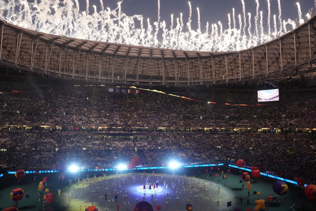 Kemeriahan acara penutupan Piala Dunia 2022 yang diselenggarakan di Stadion Lusail, Qatar, menjelang partai final Piala Dunia 2022 antara Argentina melawan Perancis, Minggu (18/12/2022). 