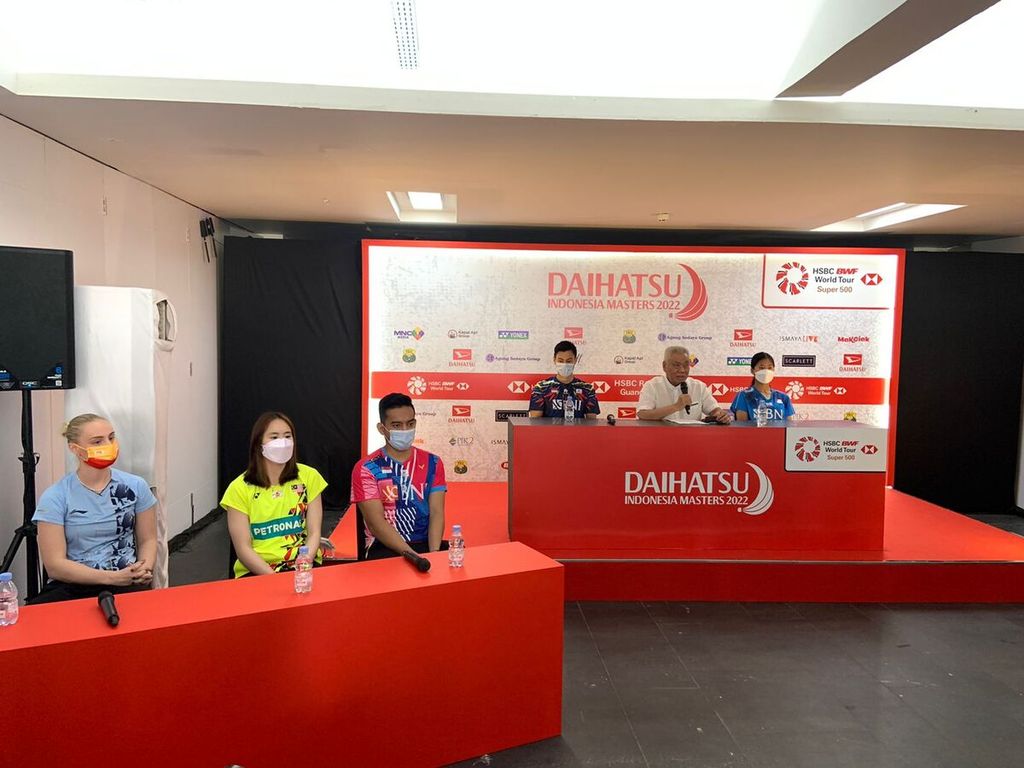 Pebulu tangkis yang akan mengikuti turnamen Daihatsu Indonesia Masters hadir dalam konferensi pers di Jakarta, Senin (6/6/2022). Untuk pertama kali selama pandemi Covid-19, penonton bisa hadir langsung menyaksikan pertandingan di Istora Senayan, Jakarta.