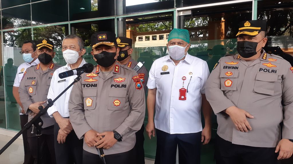  Kapolda Jatim Irjen Toni Harmanto, Kapolda Jatim baru, mengunjungi RSSA Malang pada Rabu (19/10/2022). 