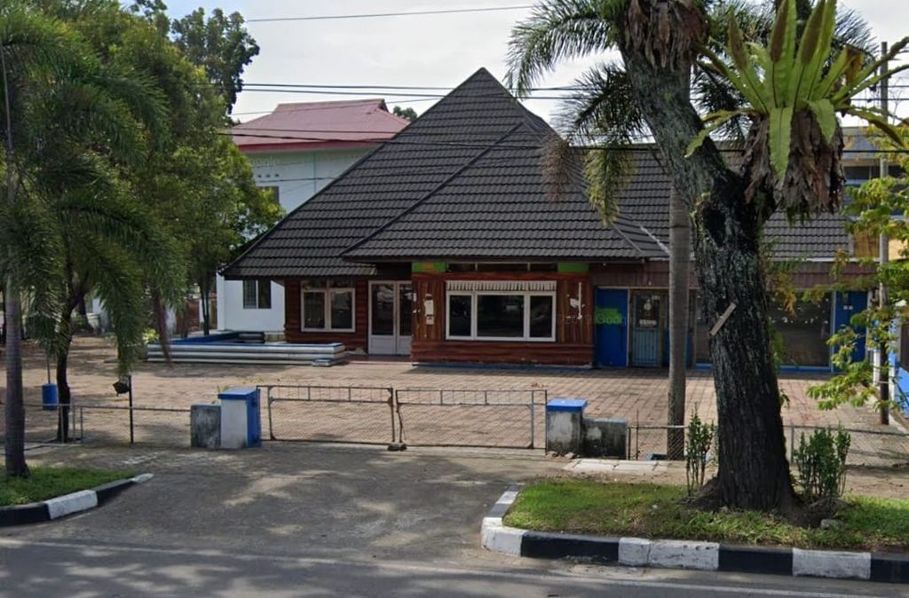Kondisi cagar budaya Rumah Ema Idham di Jalan Ahmad Yani, Kota Padang, Sumatera Barat, Agustus 2019 (sumber: tangkapan layar Google Maps).