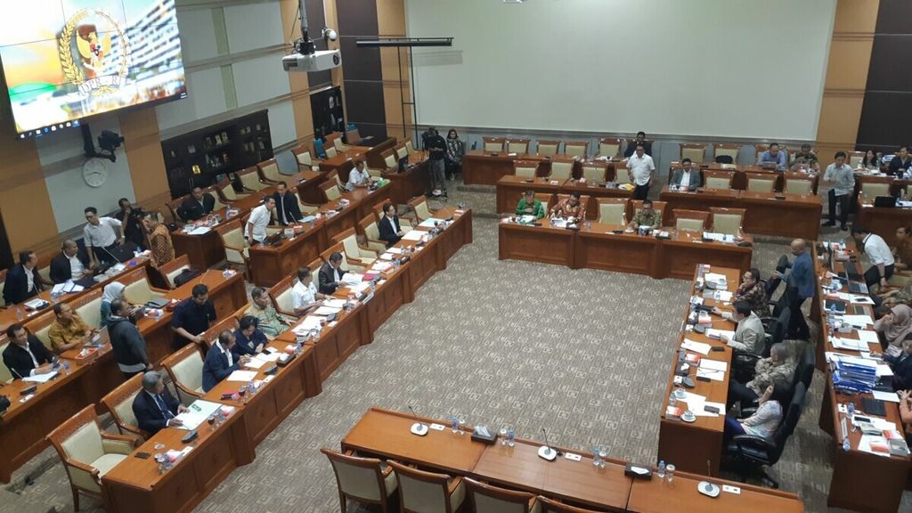 Rapat kerja komisi III DPR membahas Rancangan Kitab Undang-Undang Hukum Pidana (RKUHP) di Kompleks Parlemen, Senayan, Jakarta, Rabu (18/9/2019).