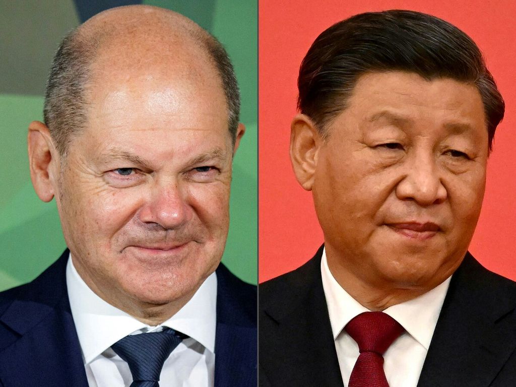 Gabungan foto yang dibuat, Selasa (1/11/2022), ini memperlihatkan Kanselir Jerman Olaf Scholz (kiri) saat berada di Berlin, Jerman, 16 September 2022; dan Presiden China Xi Jinping di Beijing, China, 23 Oktober 2022. 
